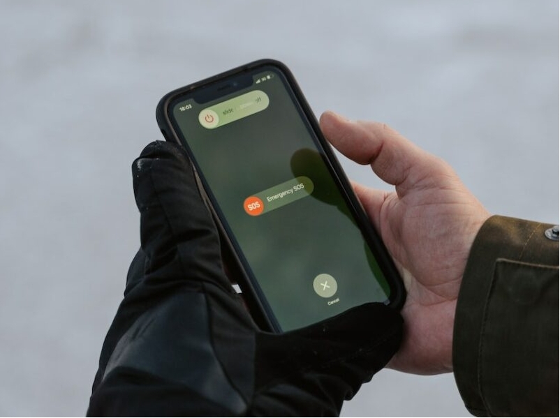 コントロールセンターを使用してiPhoneで緊急SOSをキャンセルします